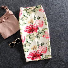 Load image into Gallery viewer, Flower print pencil skirt
