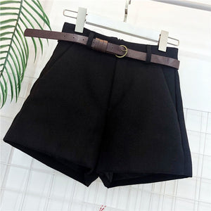 Wide waist shorts with high waist thick sashes